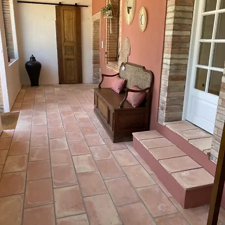 ゲストハウス Aux Coteaux D'aussac 4*