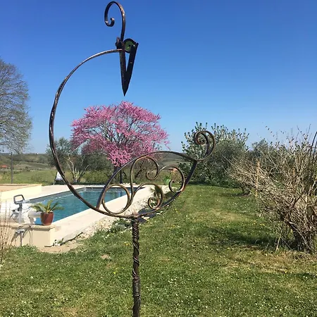 Πανσιόν Aux Coteaux D'aussac 4*