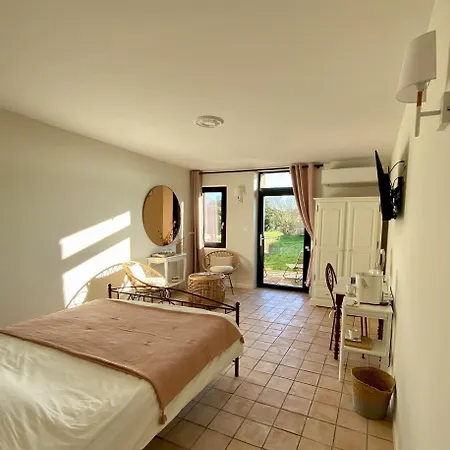 Πανσιόν Aux Coteaux D'aussac 4*