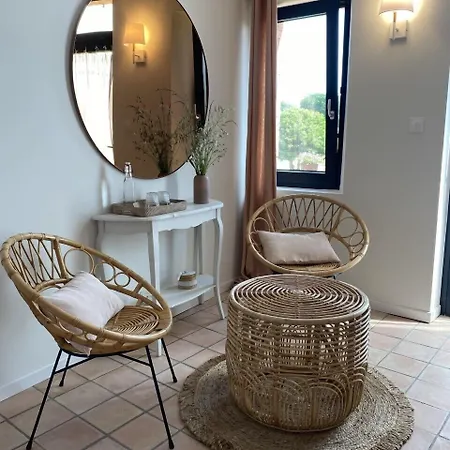 ゲストハウス Aux Coteaux D'aussac 4*