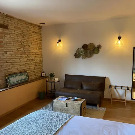 Guest house Aux Coteaux D'aussac L'Honor-de-Cos