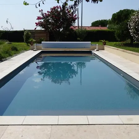 Aux Coteaux D'aussac 4* L'Honor-de-Cos