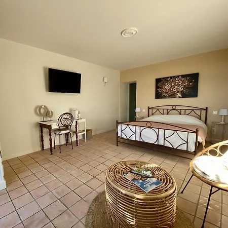 Aux Coteaux D'aussac 4* L'Honor-de-Cos